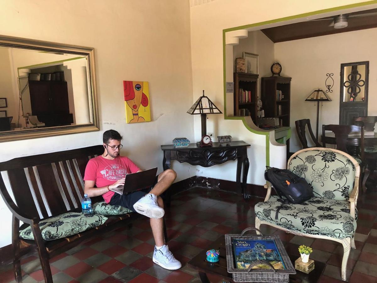 Casa Lula Leon Hostal Buitenkant foto